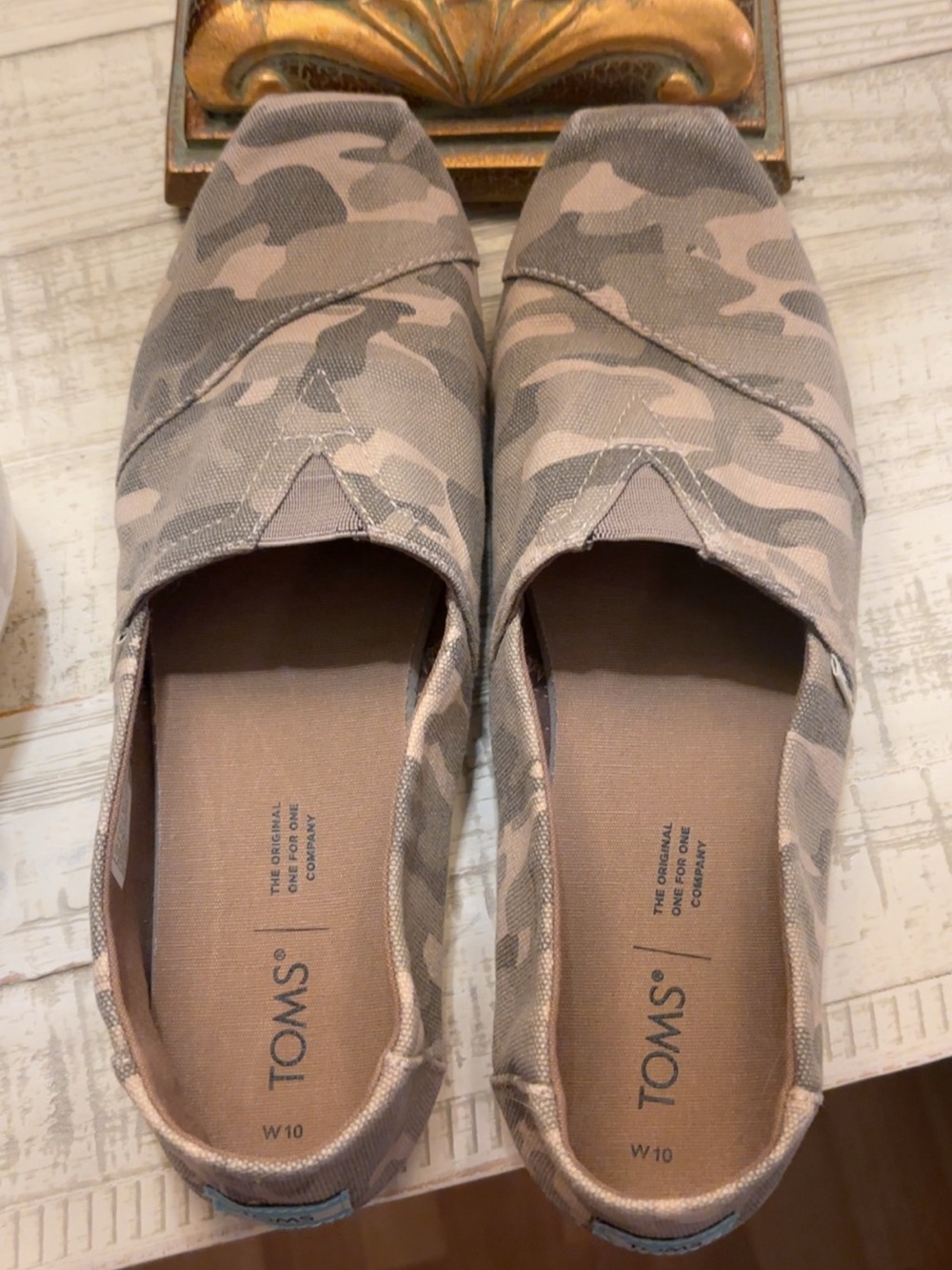 Toms Women's Slip-On Camo Flats ~ Size 10